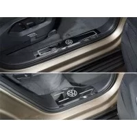 Накладки на пластиковые пороги лист зеркальный логотип VW 4 шт для Volkswagen Touareg 2018-2024